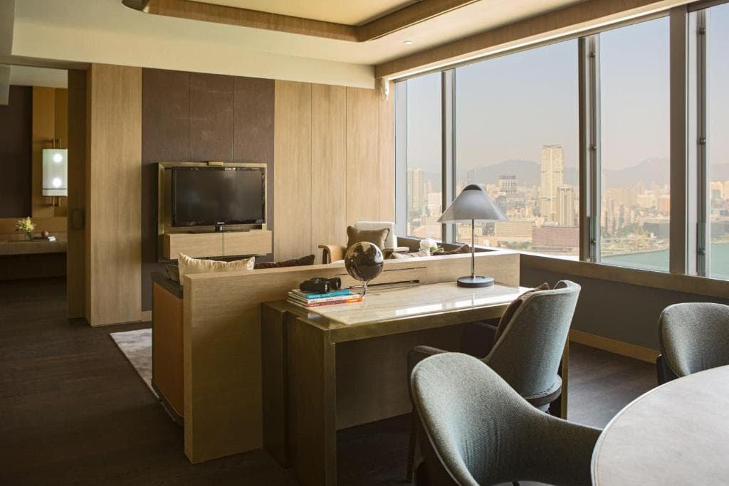 Renaissance Hong Kong Harbour View Hotel - 25