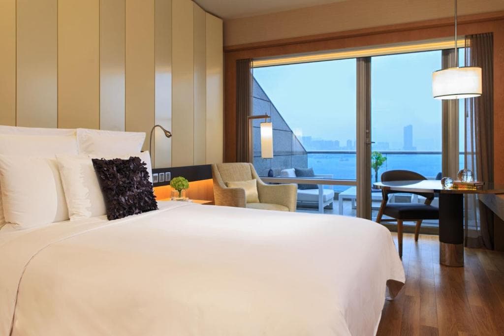 Renaissance Hong Kong Harbour View Hotel - 41