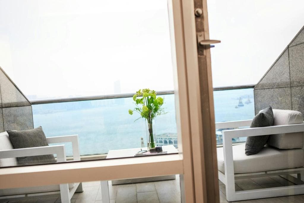 Renaissance Hong Kong Harbour View Hotel - 45