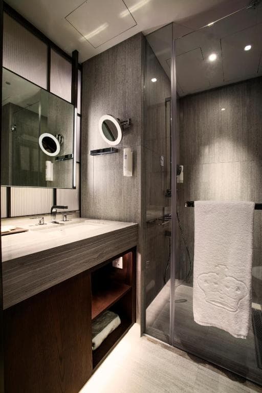 The Emperor Hotel - 9