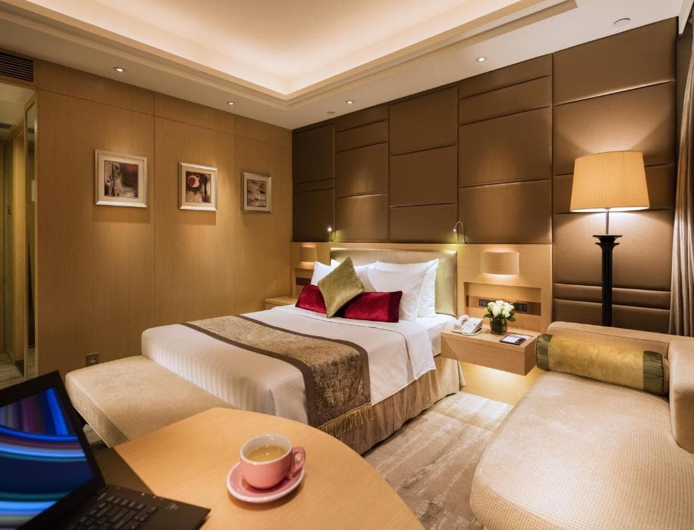 Gloucester Luk Kwok Hong Kong - 6