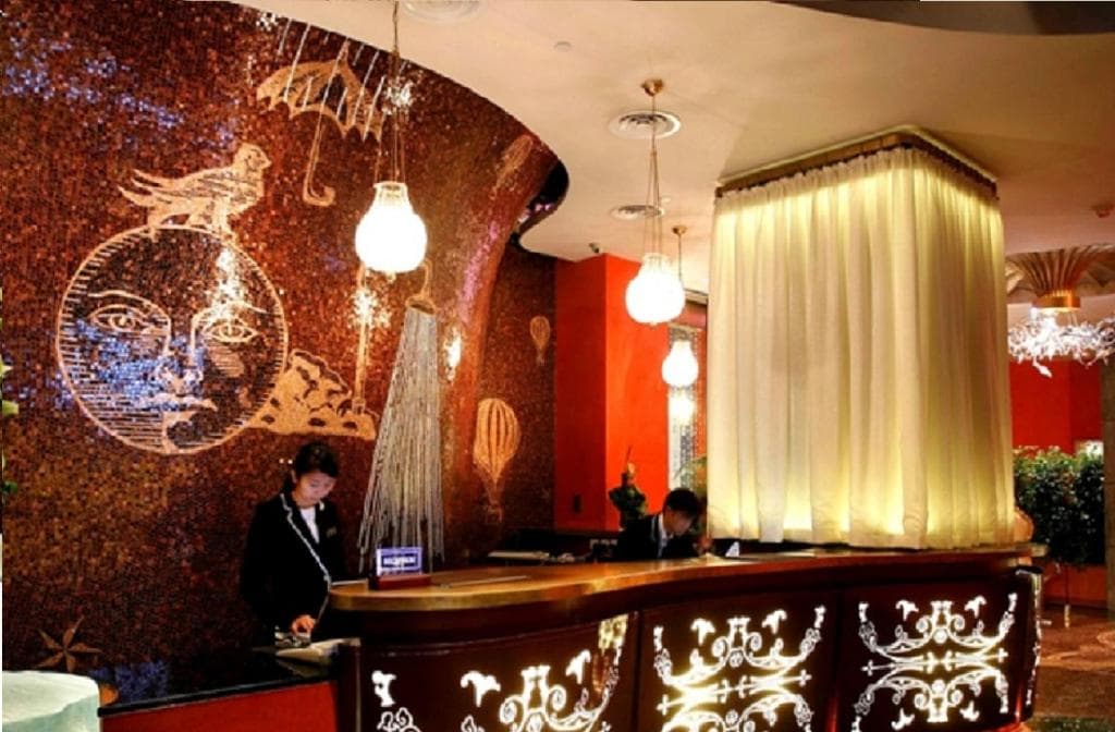 The Luxe Manor - 10
