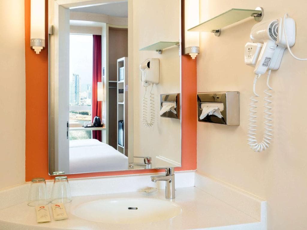ibis Hong Kong Central & Sheung Wan Hotel - 4