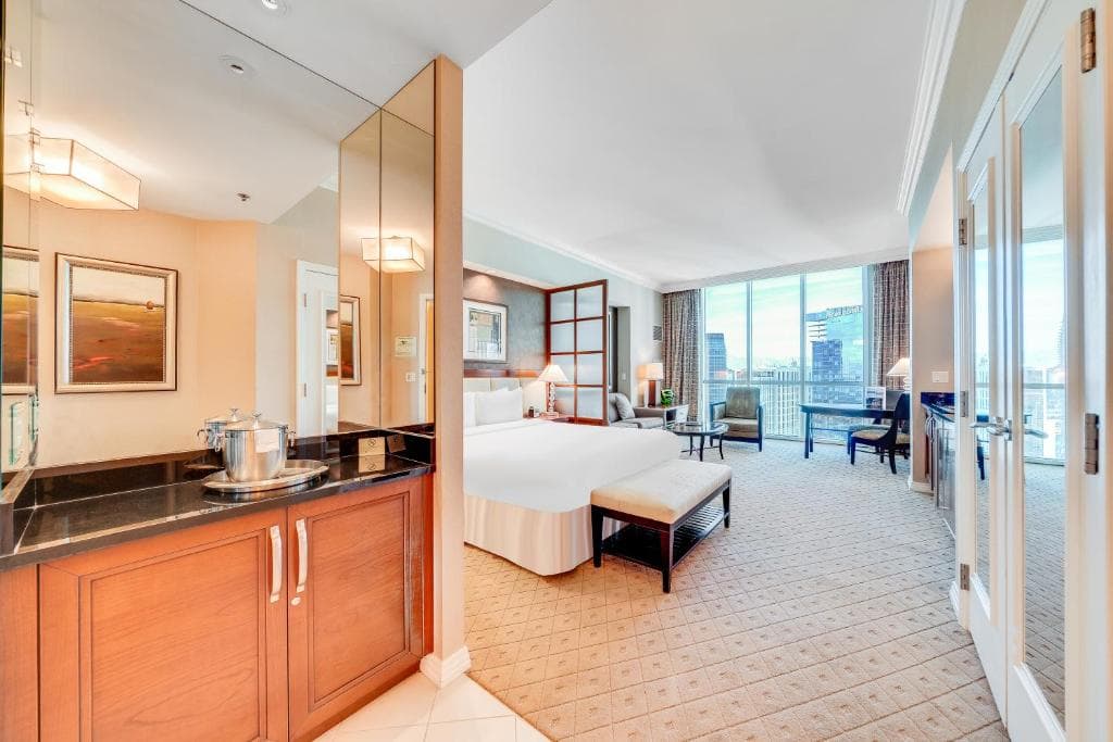 Jet Luxury at The Signature Condo Hotel - 2