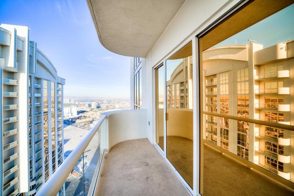 Jet Luxury at The Signature Condo Hotel - 10