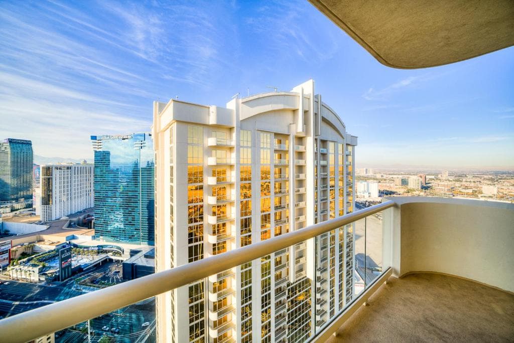 Jet Luxury at The Signature Condo Hotel - 11