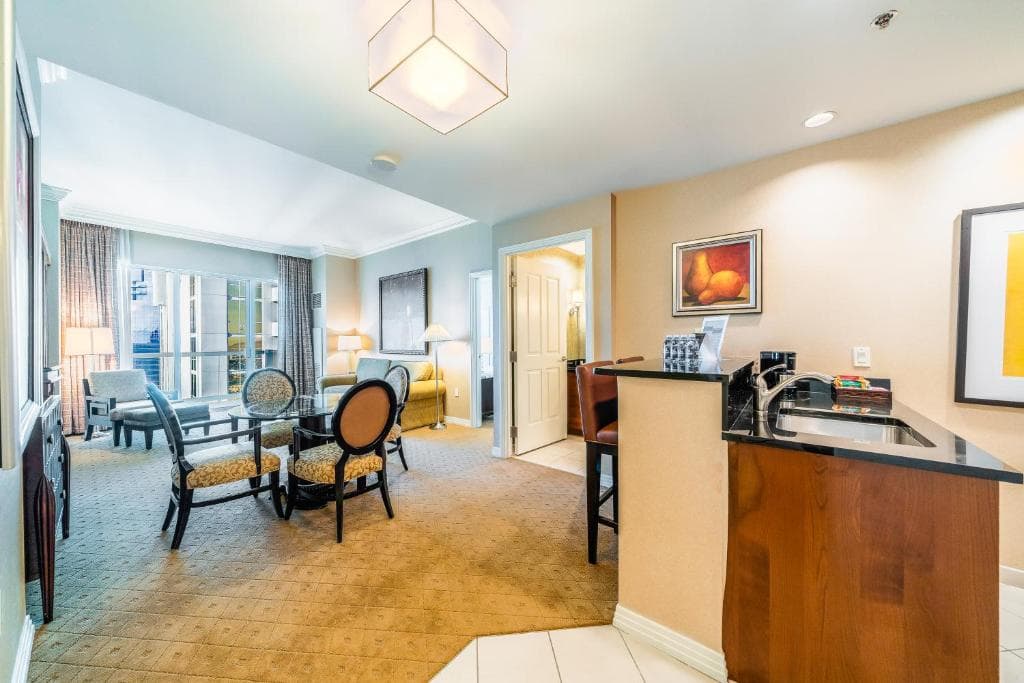 Jet Luxury at The Signature Condo Hotel - 17