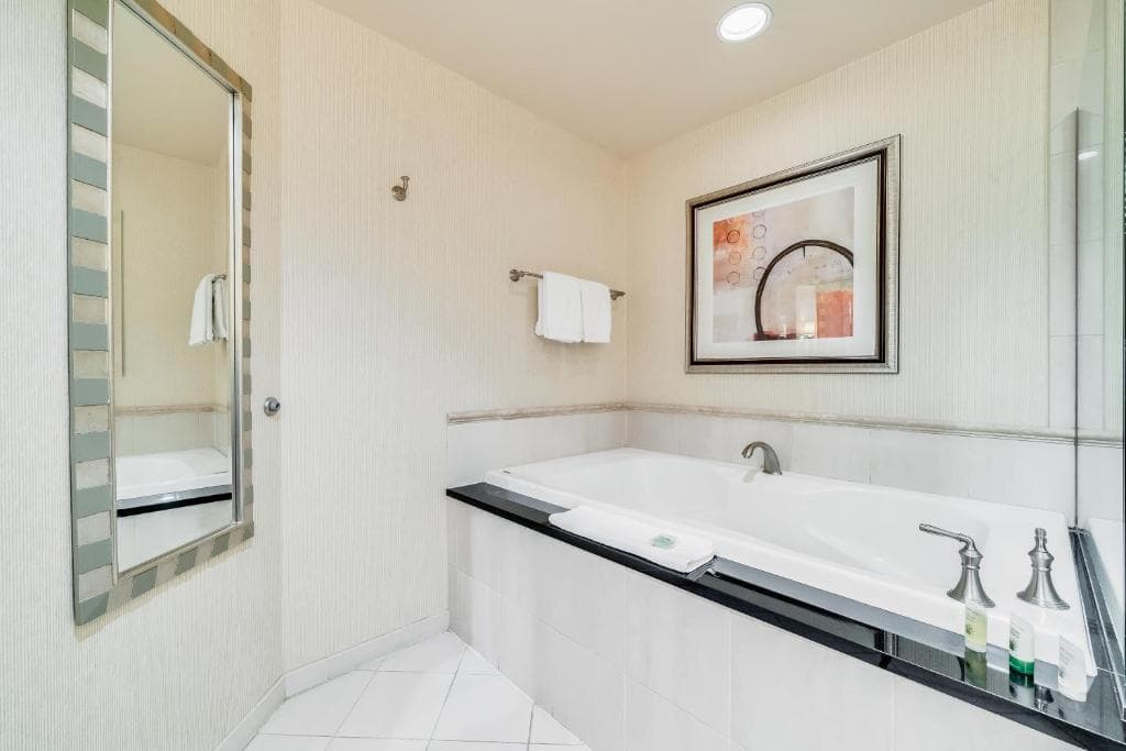 Jet Luxury at The Signature Condo Hotel - 25