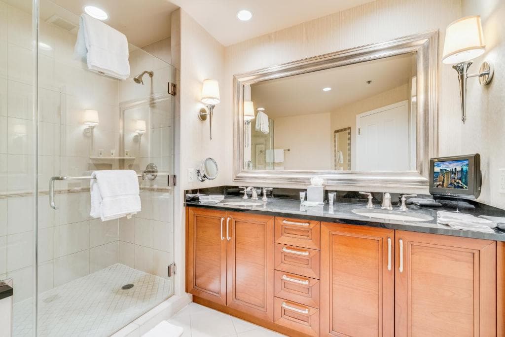 Jet Luxury at The Signature Condo Hotel - 37