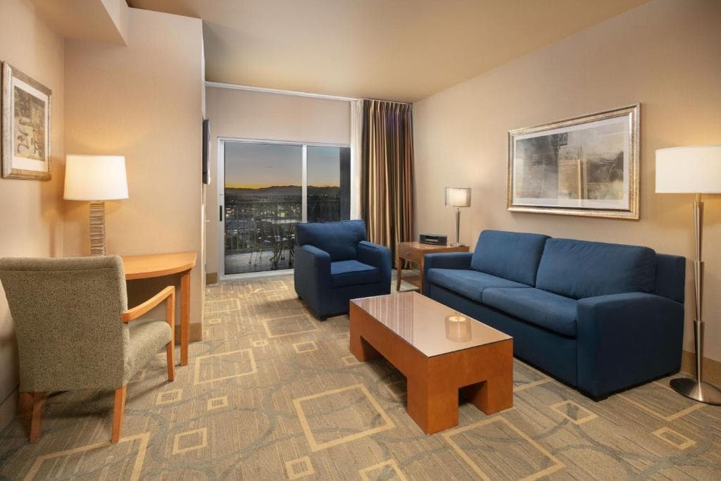 The Platinum Hotel - 8