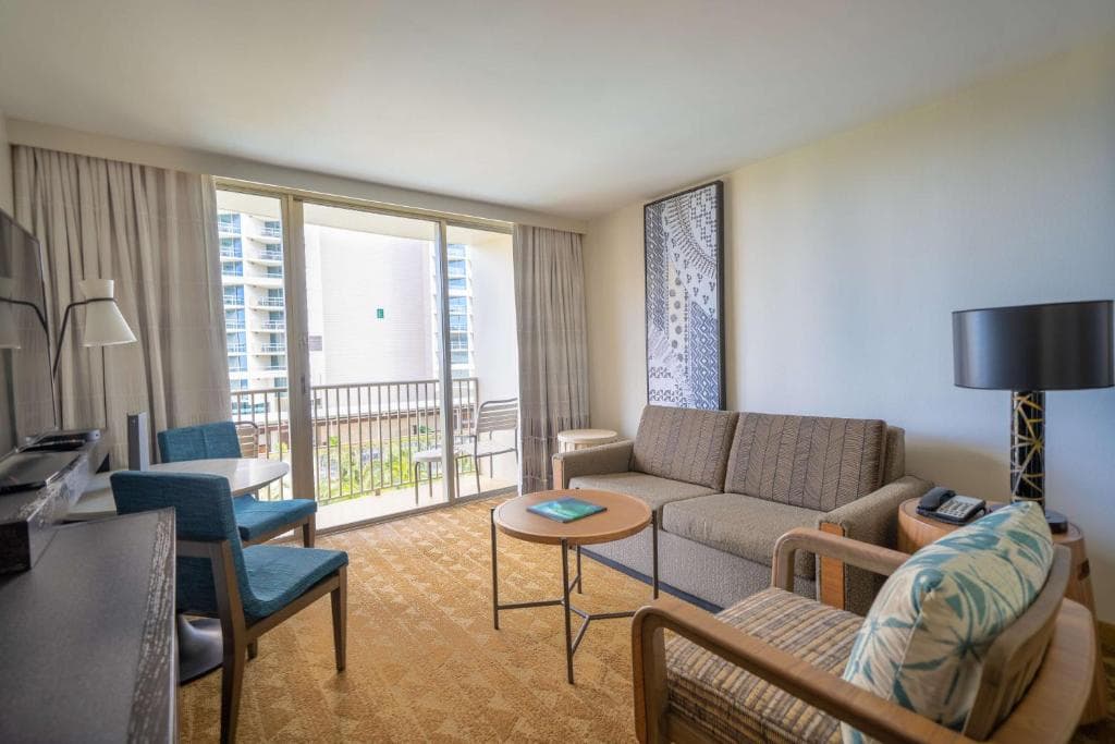 Embassy Suites by Hilton Waikiki Beach Walk - 4