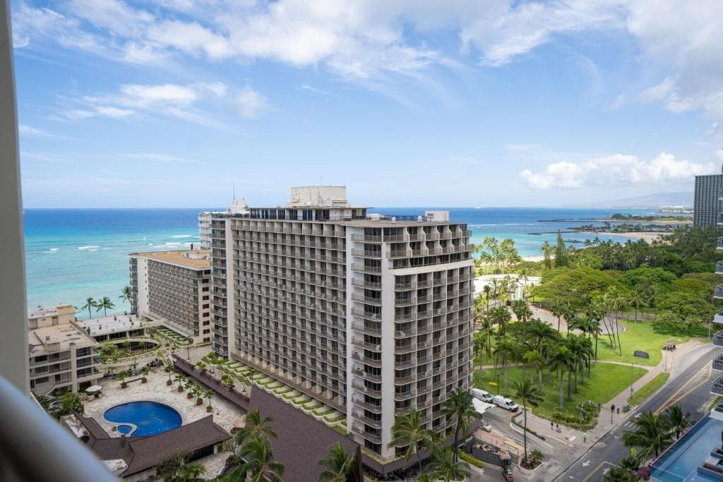 Embassy Suites by Hilton Waikiki Beach Walk - 5