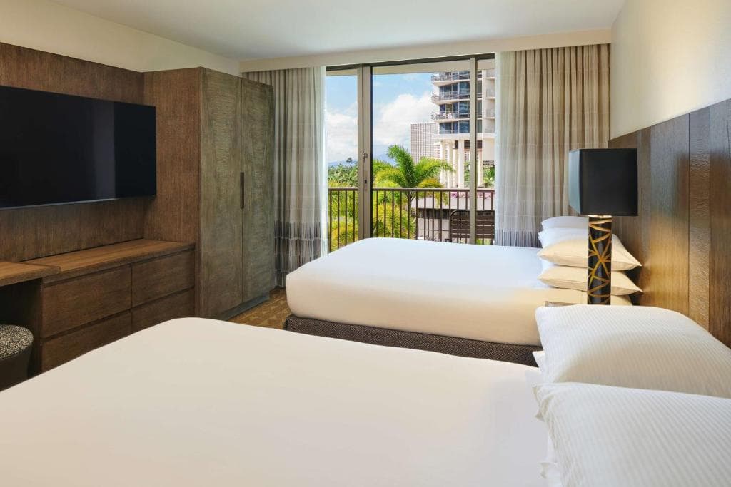 Embassy Suites by Hilton Waikiki Beach Walk - 6