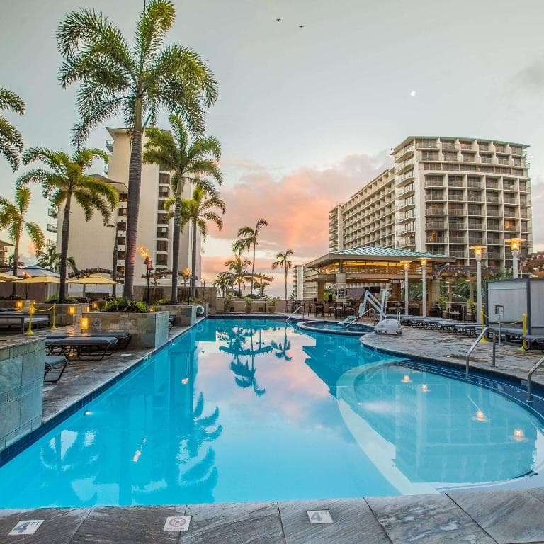 Embassy Suites by Hilton Waikiki Beach Walk - 11