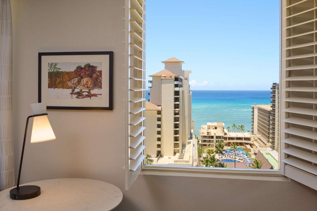 Embassy Suites by Hilton Waikiki Beach Walk - 12