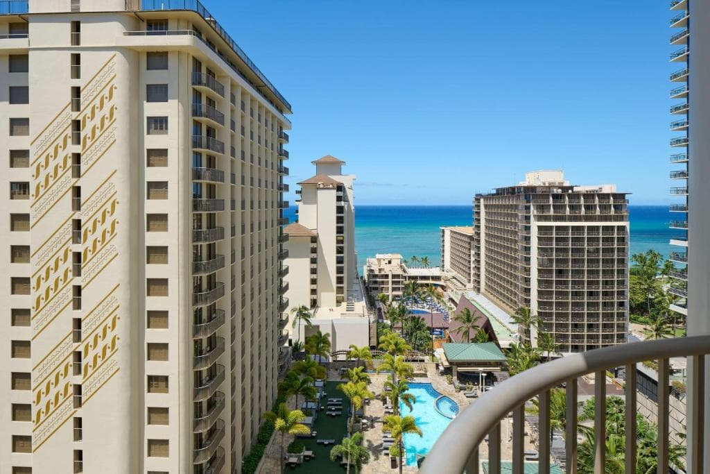 Embassy Suites by Hilton Waikiki Beach Walk - 13