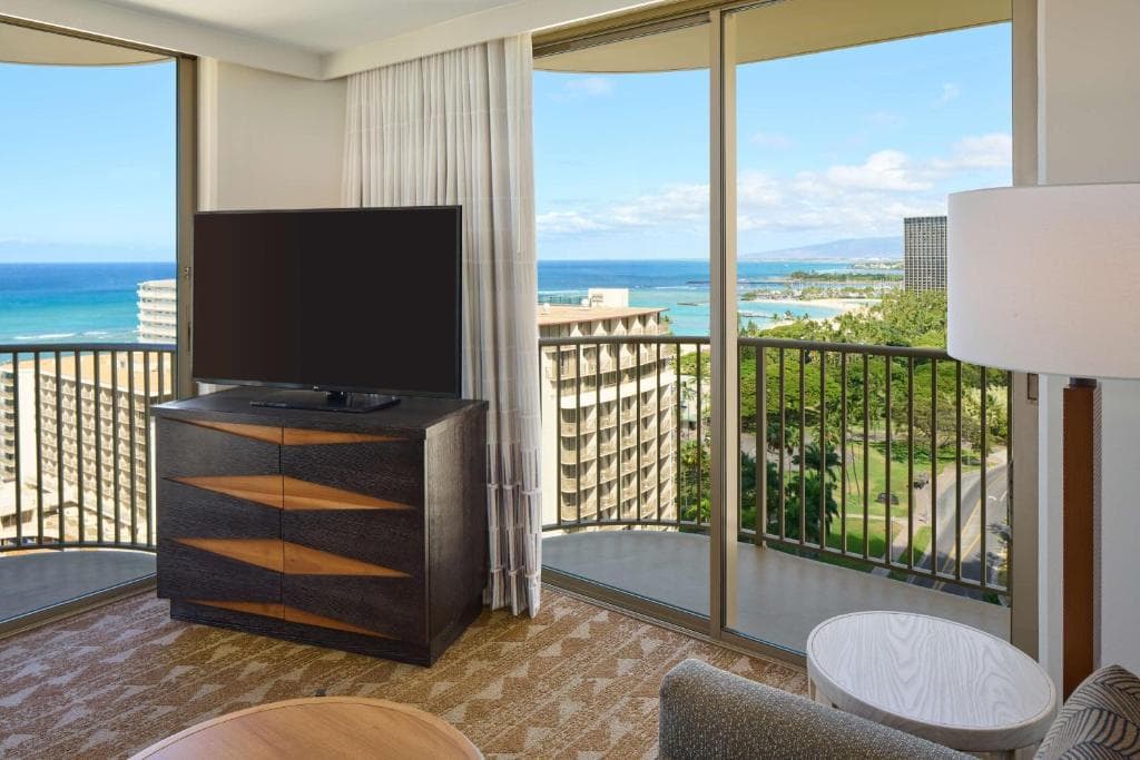 Embassy Suites by Hilton Waikiki Beach Walk - 15