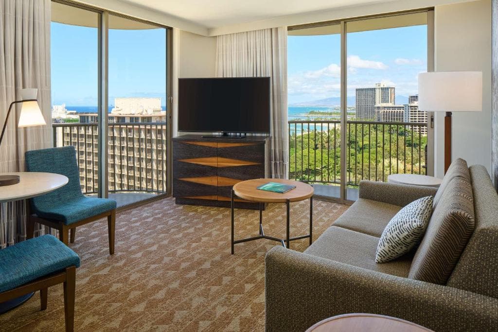 Embassy Suites by Hilton Waikiki Beach Walk - 16