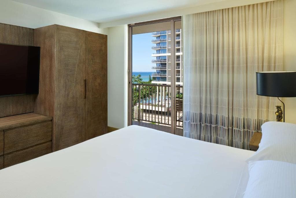 Embassy Suites by Hilton Waikiki Beach Walk - 22