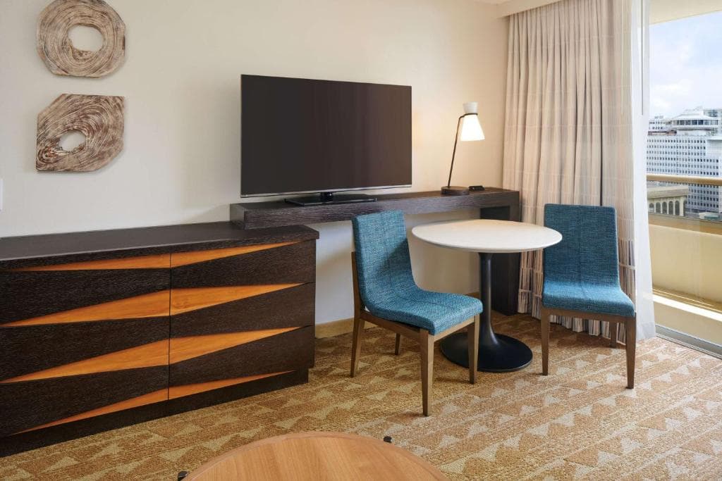 Embassy Suites by Hilton Waikiki Beach Walk - 26