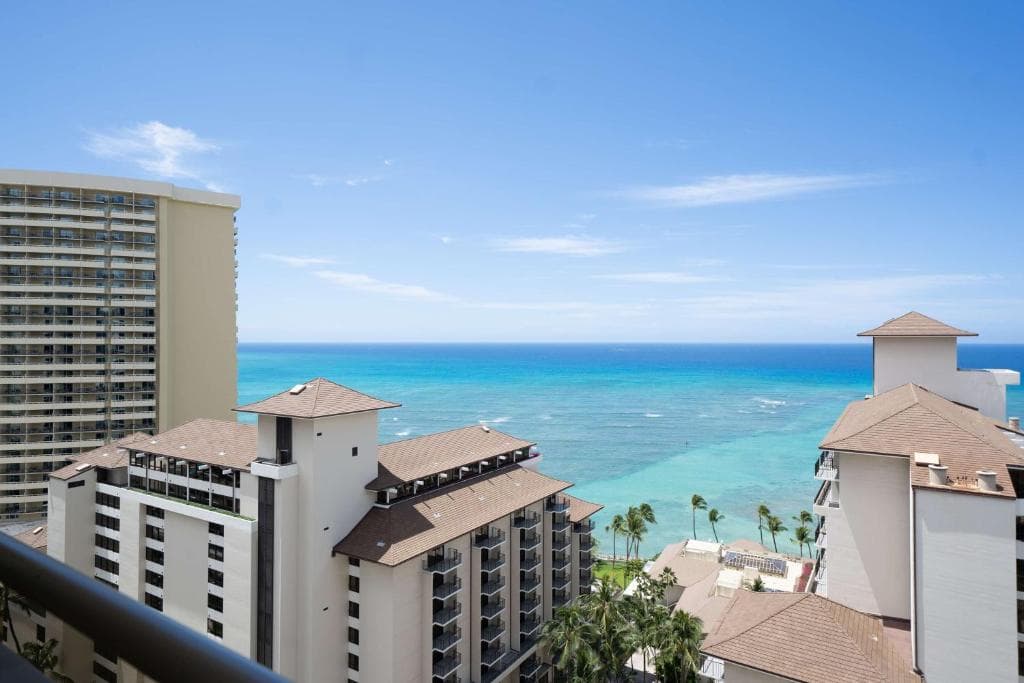 Embassy Suites by Hilton Waikiki Beach Walk - 32
