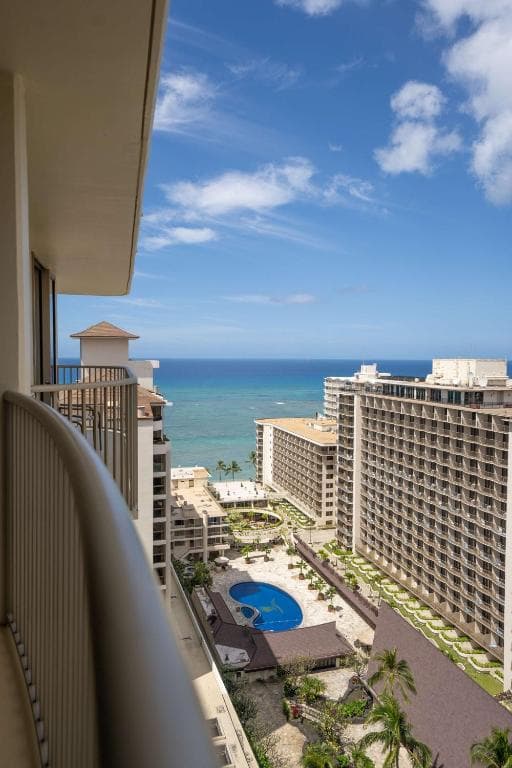 Embassy Suites by Hilton Waikiki Beach Walk - 33