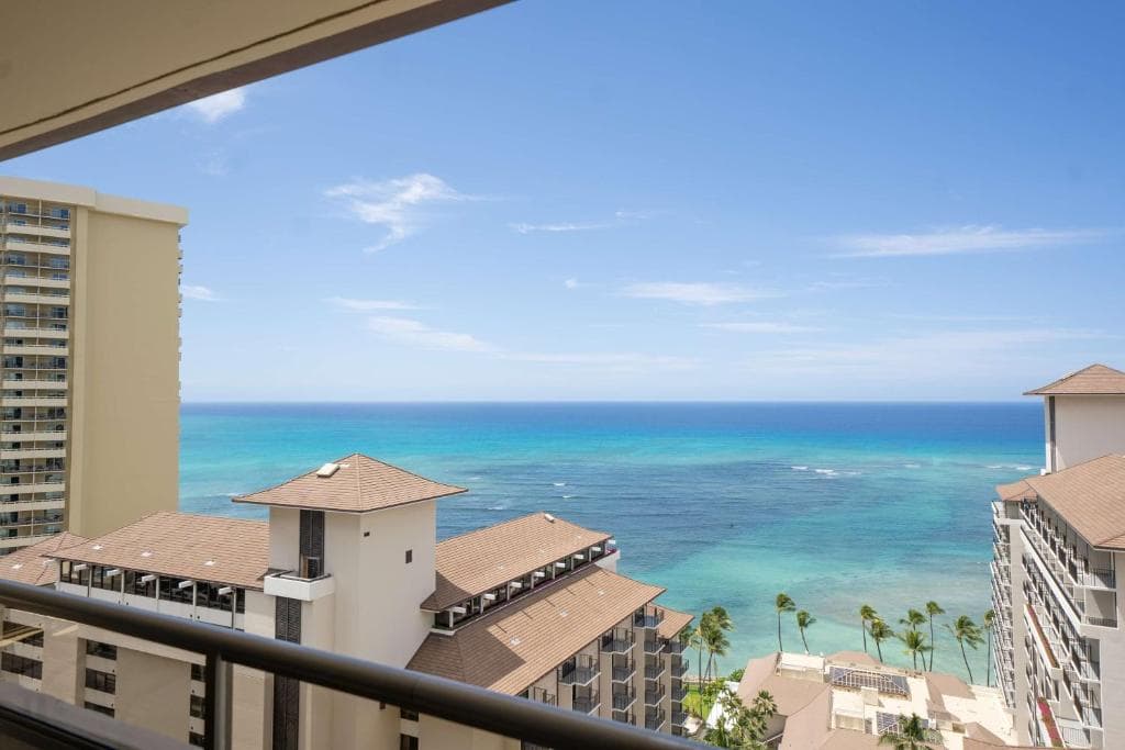 Embassy Suites by Hilton Waikiki Beach Walk - 37