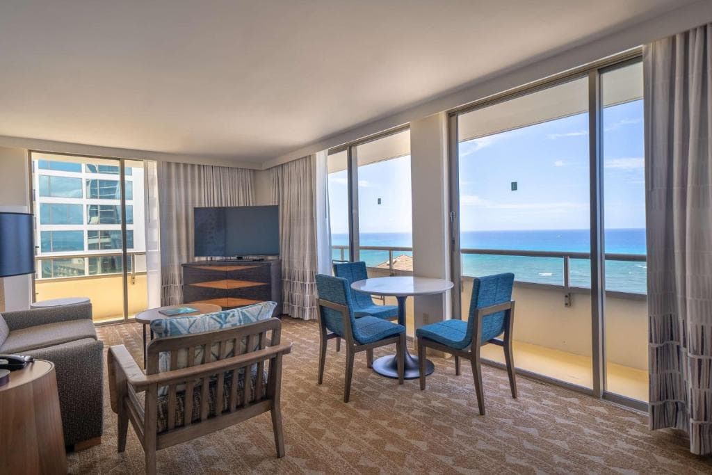 Embassy Suites by Hilton Waikiki Beach Walk - 42