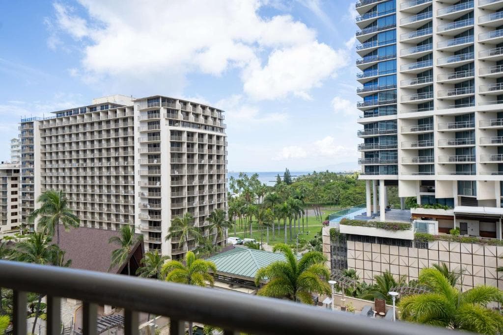 Embassy Suites by Hilton Waikiki Beach Walk - 43