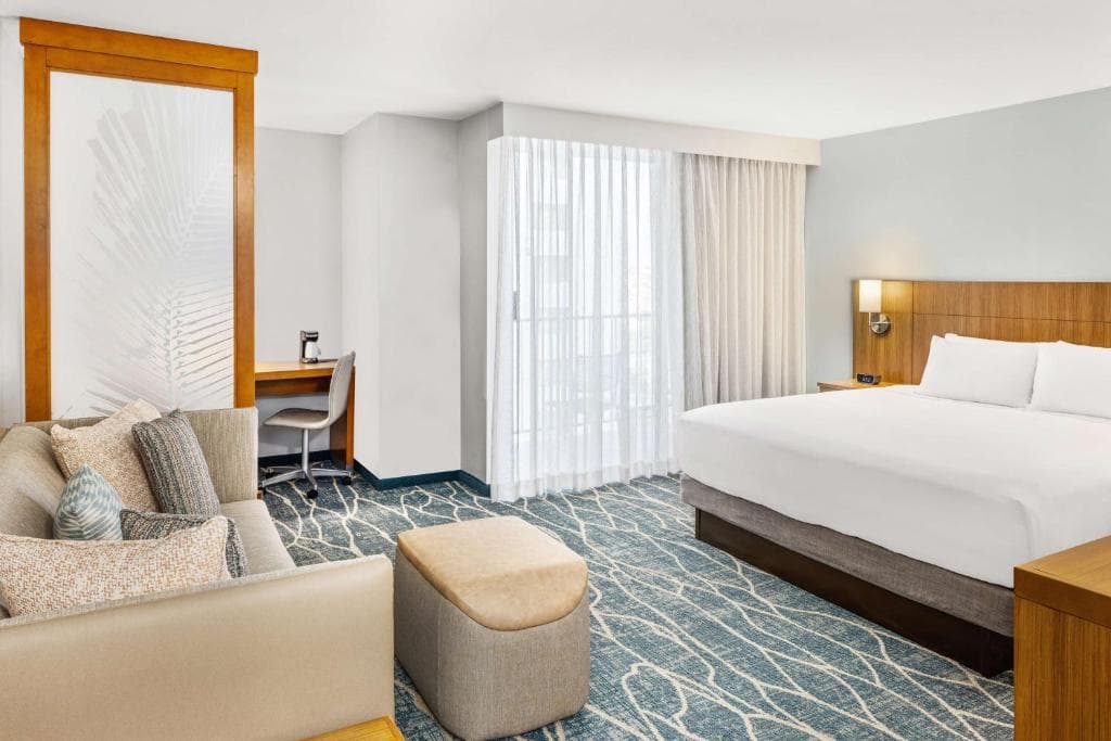 Hyatt Place Waikiki Beach - 18