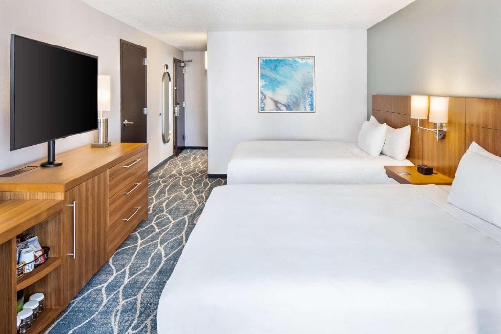 Hyatt Place Waikiki Beach - 35