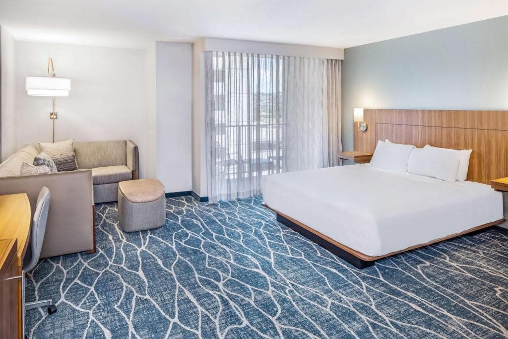 Hyatt Place Waikiki Beach - 40