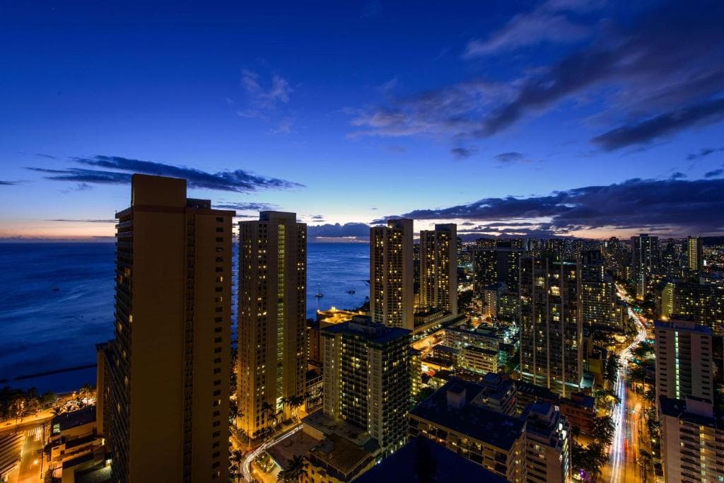 Hilton Waikiki Beach Resort & Spa - 6