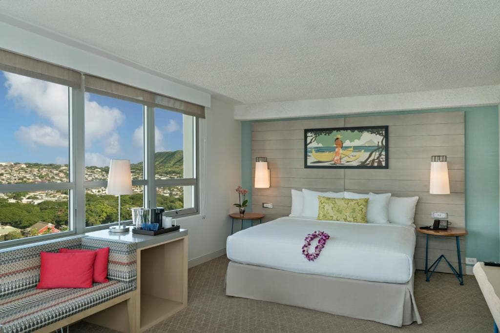 Queen Kapiolani Hotel - 2
