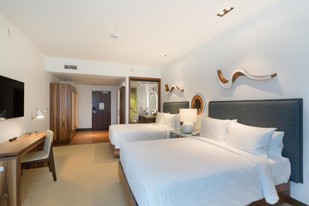 Hyatt Centric Waikiki Beach - 11