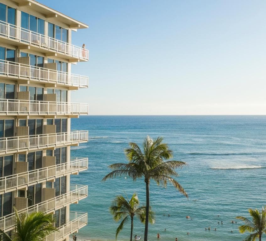 Kaimana Beach Hotel - 2
