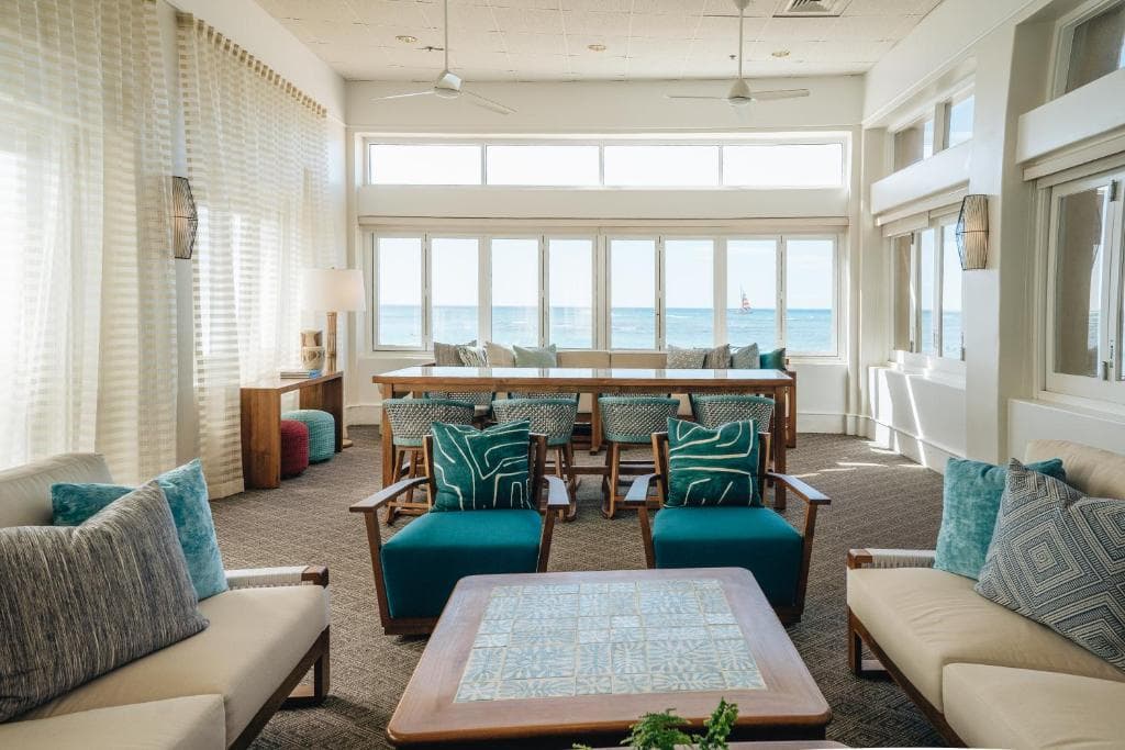 Kaimana Beach Hotel - 10