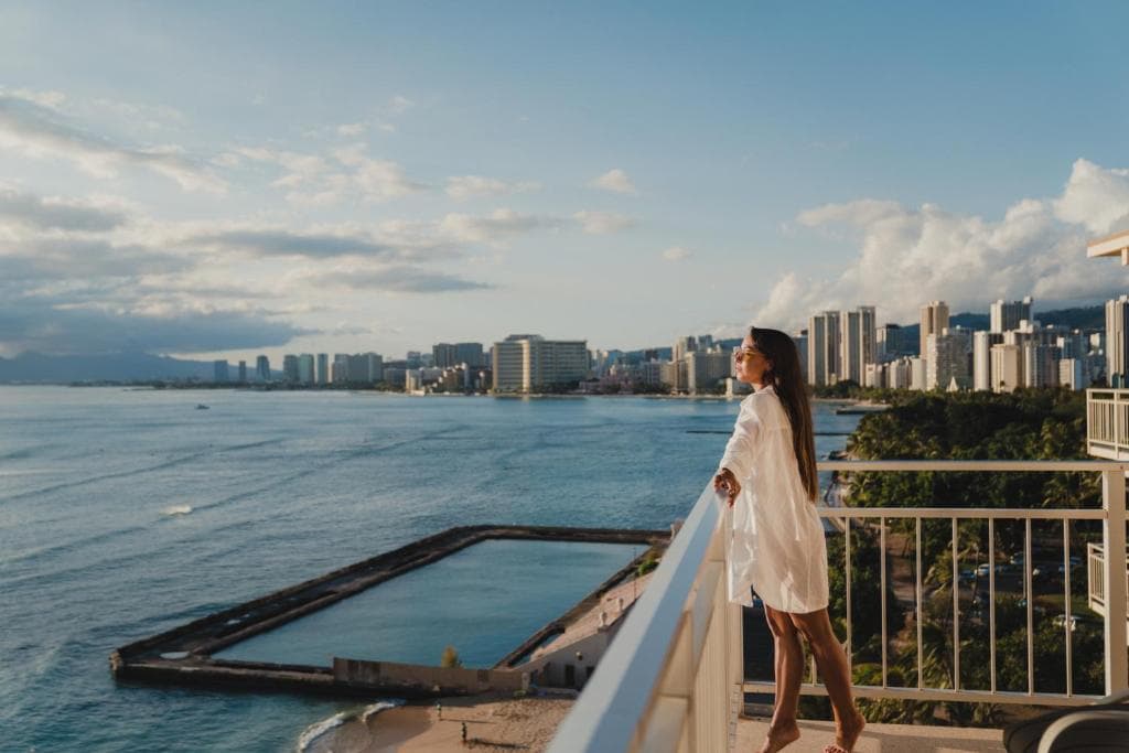 Kaimana Beach Hotel - 17