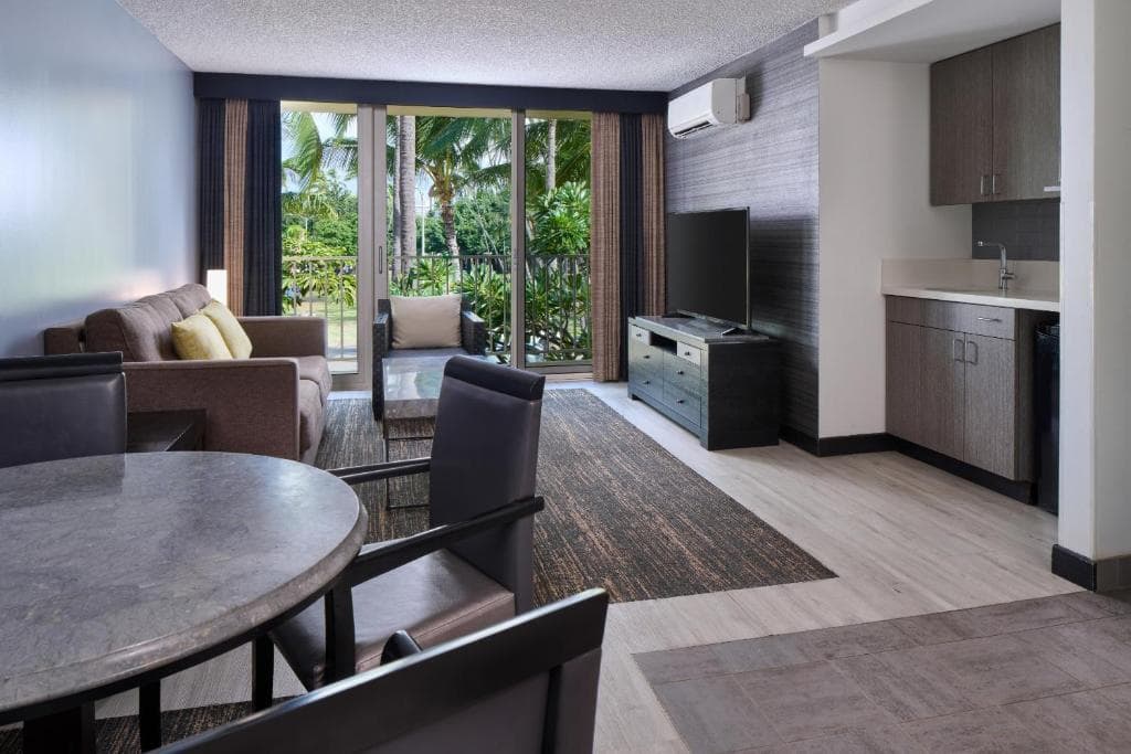 Kaimana Beach Hotel - 40