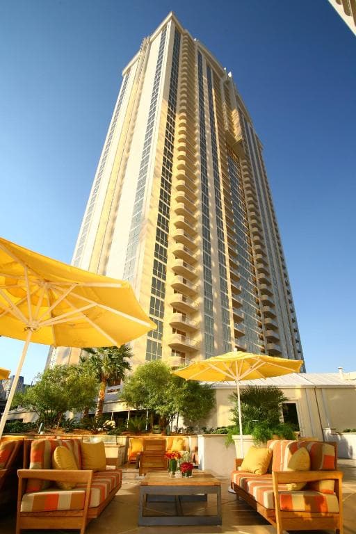 Luxury Suites International at The Signature - 10
