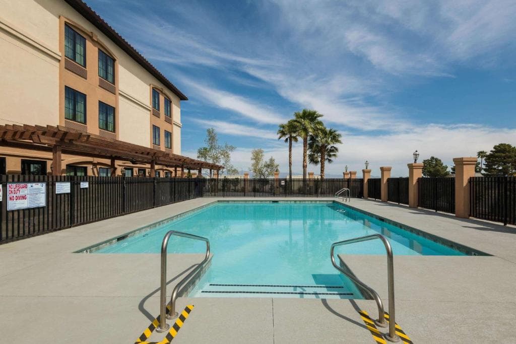 La Quinta Inn & Suites by Wyndham Las Vegas Airport South - 4