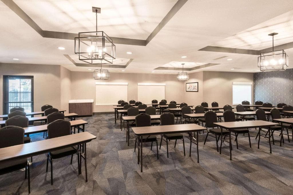 La Quinta Inn & Suites by Wyndham Las Vegas Airport South - 8