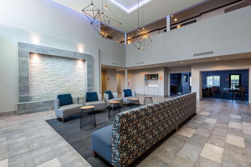 La Quinta Inn & Suites by Wyndham Las Vegas Airport South - 11
