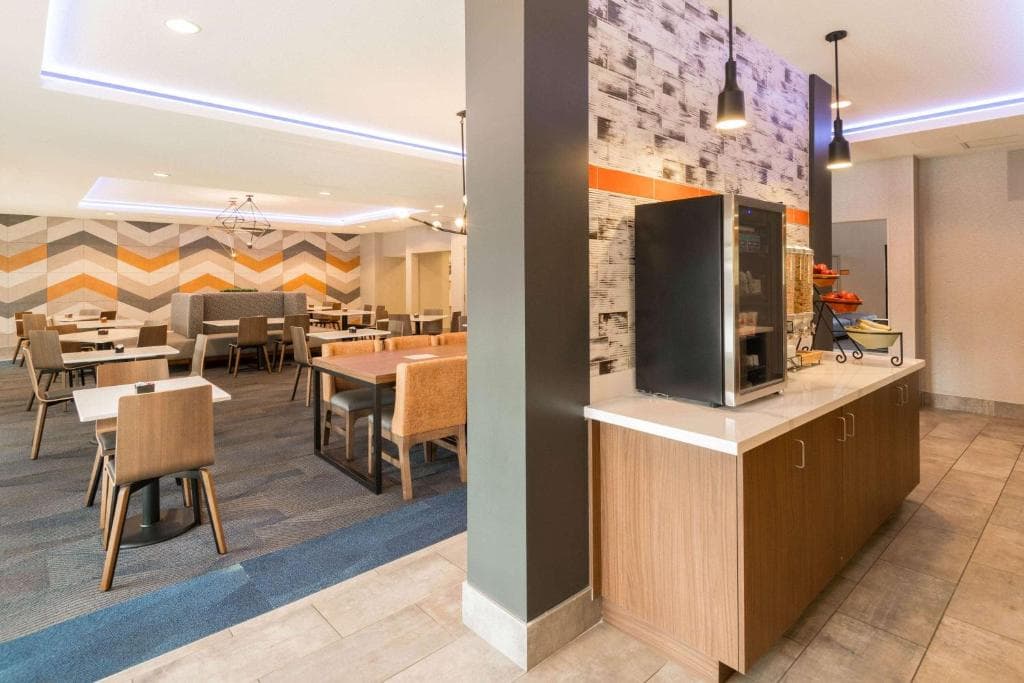 La Quinta Inn & Suites by Wyndham Las Vegas Airport South - 31
