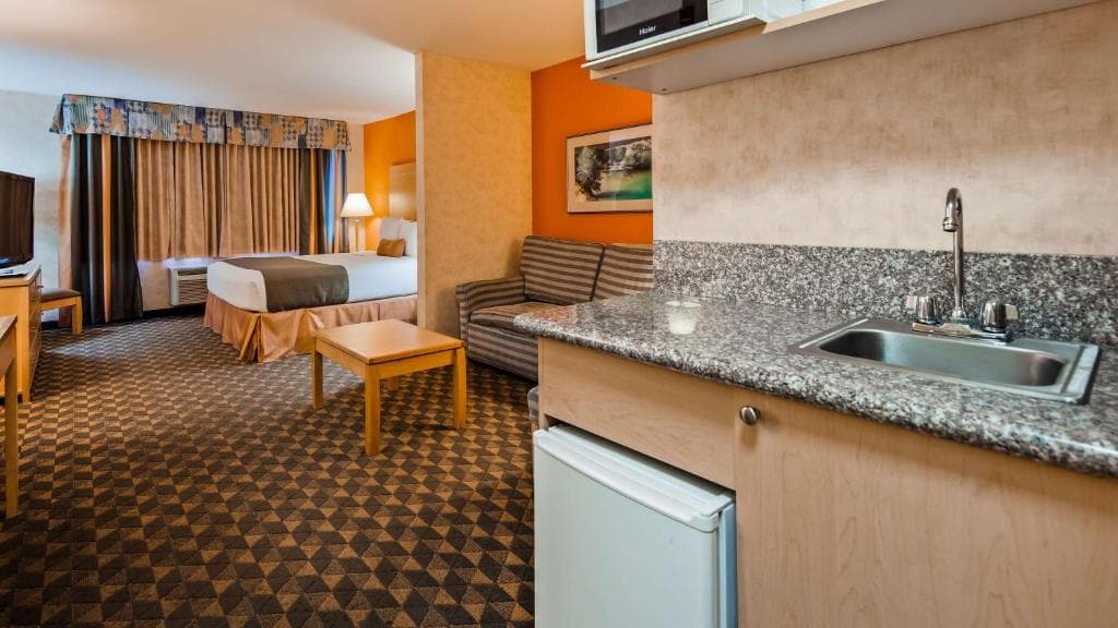Best Western Plus North Las Vegas Inn & Suites - 3
