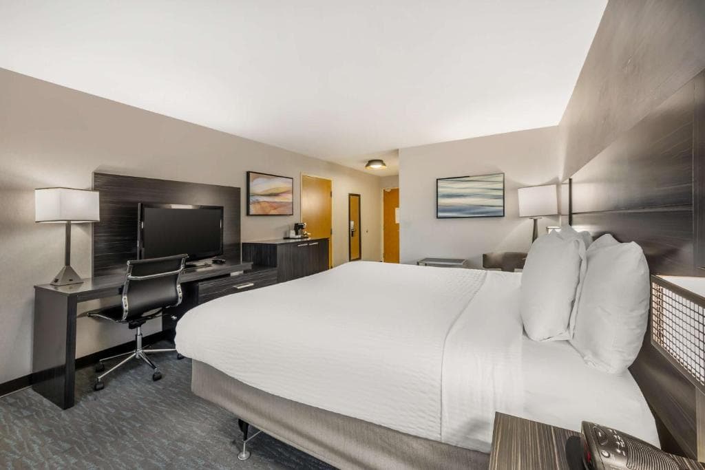 Best Western Plus North Las Vegas Inn & Suites - 17