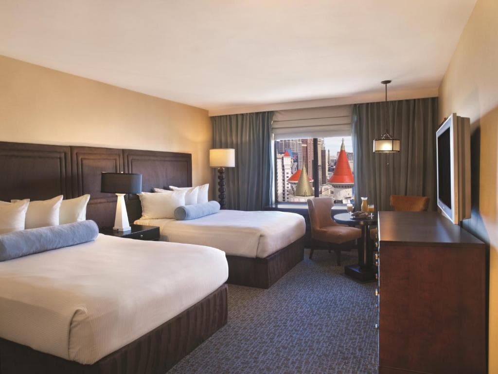 Excalibur Hotel & Casino - 9