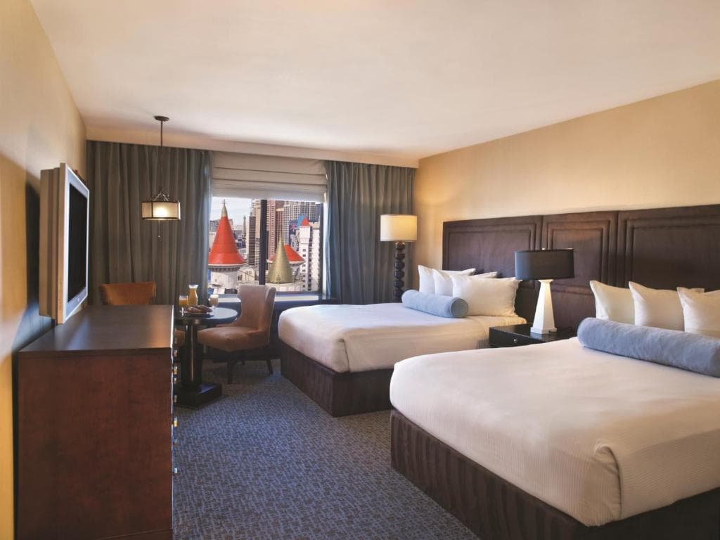 Excalibur Hotel & Casino - 10