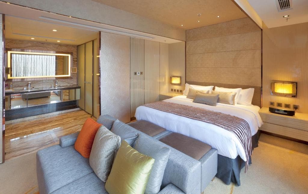 Crowne Plaza Hong Kong Kowloon East, an IHG Hotel - 1