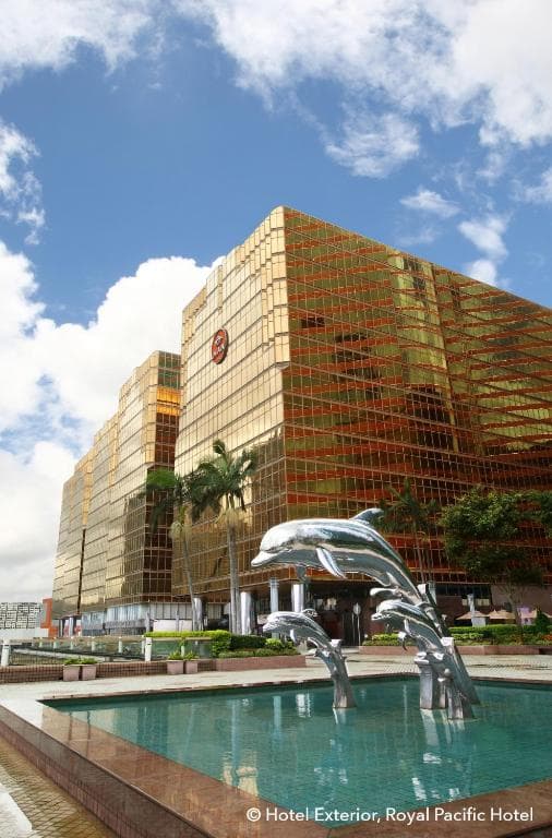 The Royal Pacific Hotel & Towers - 11